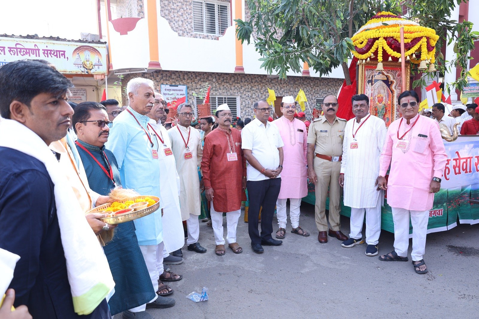 अमळनेरमध्ये धर्म आणि पर्यावरणाचे सुंदर संगम, भव्य वृक्षदिंडीत झाली साजरी